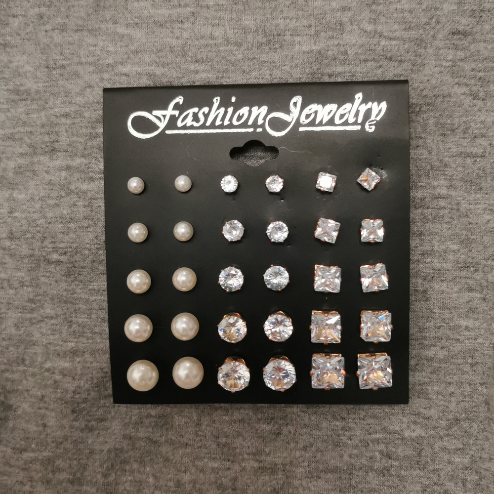 #27~15 pairs earrings. New